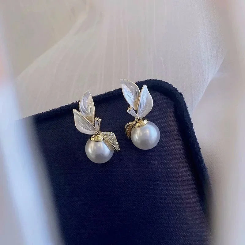 Elegant Pearl Leaf Design Hoop Earrings